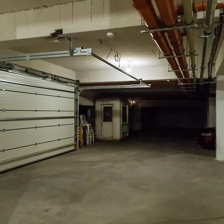 18 - New Building & Parking Bukareszt