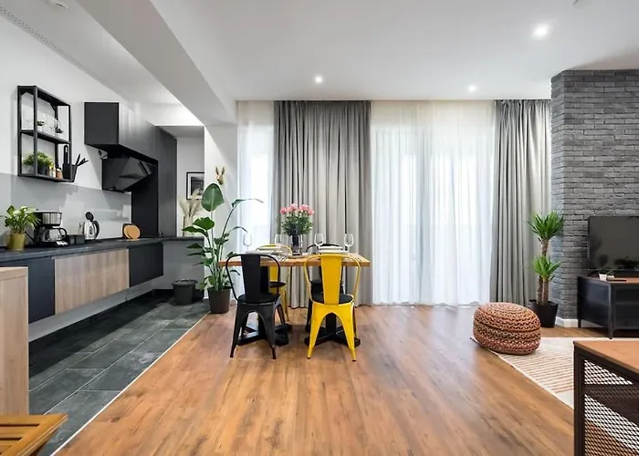 18 - New Building & Parking Lägenhet