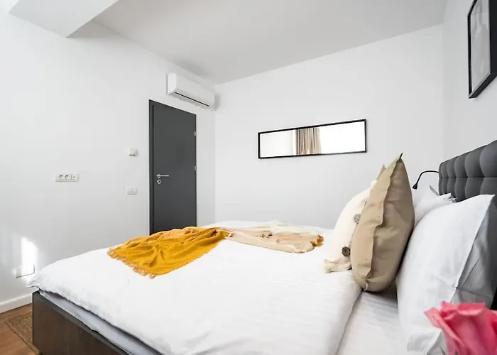 18 - New Building & Parking Bukarest